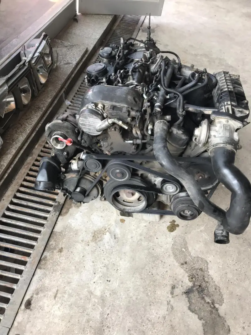 Tüm Mercedes Otomobillerin 112 / 271/ 272 / 274 / 111 / 102 / 103 / 104 / 611 / 612 / 613 / 647 / 64