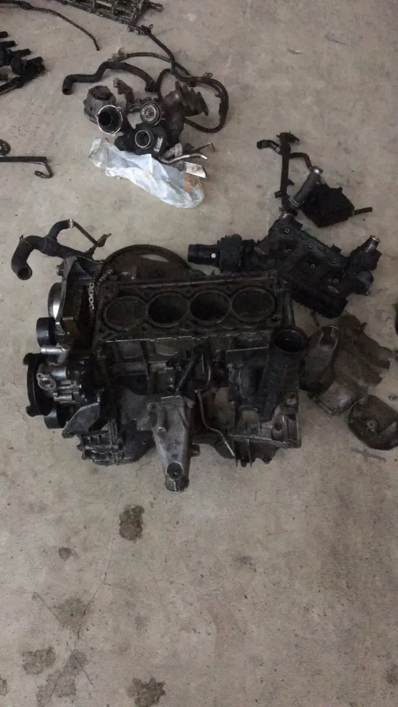 Tüm Mercedes Otomobillerin 112 / 271/ 272 / 274 / 111 / 102 / 103 / 104 / 611 / 612 / 613 / 647 / 64