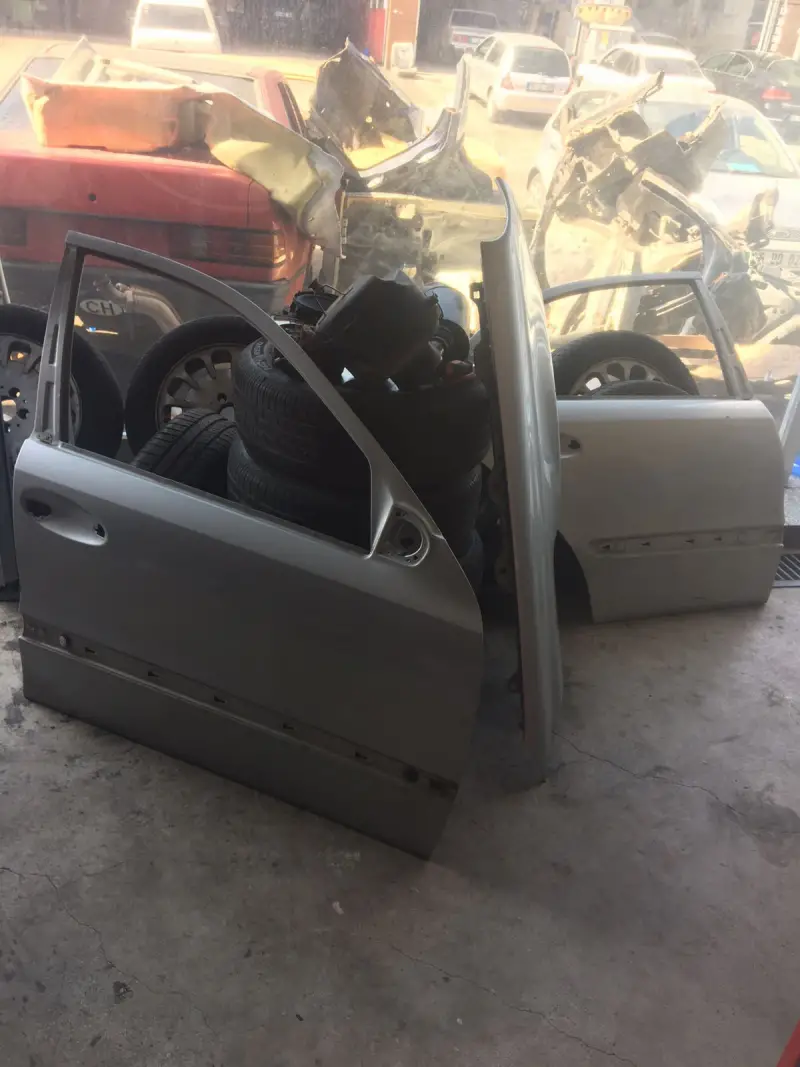 TÜM MERCEDES OTOMOBİLLERİN W124-W201-W204-W203-W211-W205-W212-W140-W126-W207-W208-W209-W202-W129-W21